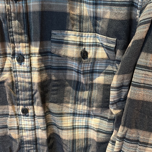 Patagonia men’s size XL flannel button down shirt in blue plaid pattern - Picture 4 of 9